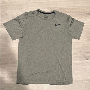 Nike Men's Green Large Short Sleeve Tee